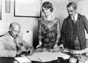 Raymond Ditmars, Grace Davall, and Toomey in-Reptile House Office 00-00-20